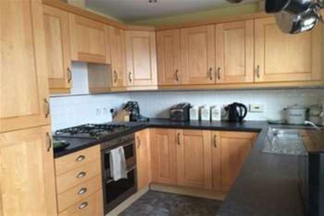  Image of 4 bedroom Property to rent in Pecche Place Chineham Basingstoke RG24 at Basingstoke, RG24 8AA