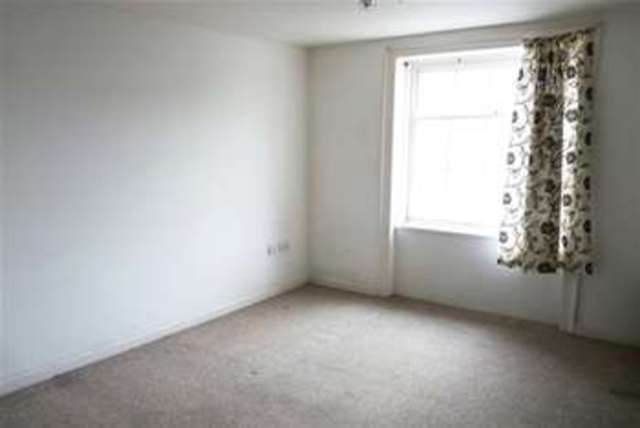  Image of 1 bedroom Flat to rent in Chapel Street Penzance TR18 at Penzance, TR18 4AE