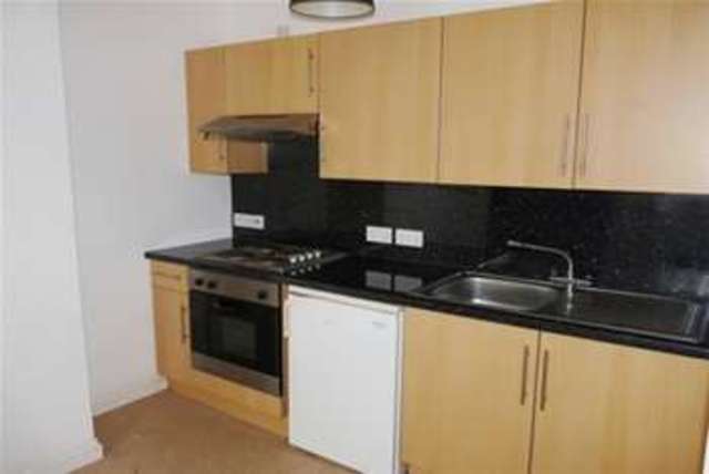  Image of 1 bedroom Flat to rent in Chapel Street Penzance TR18 at Penzance, TR18 4AE