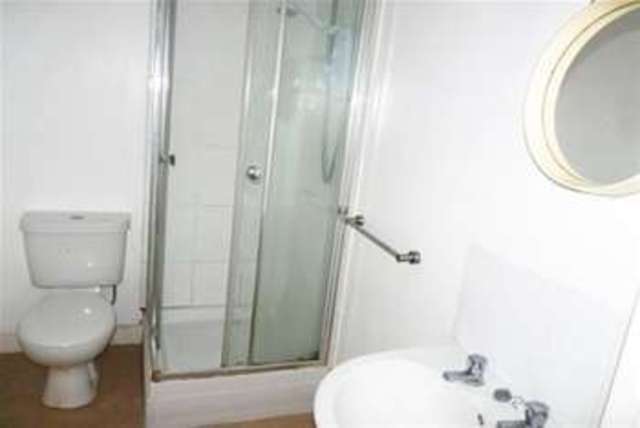  Image of 1 bedroom Flat to rent in Chapel Street Penzance TR18 at Penzance, TR18 4AE