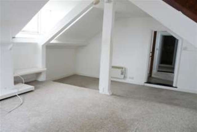  Image of 1 bedroom Flat to rent in Chapel Street Penzance TR18 at Penzance, TR18 4AE