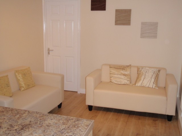  Image of 4 bedroom Flat to rent in Peterborough Road London SW6 at Fulham  London, SW6 3BT