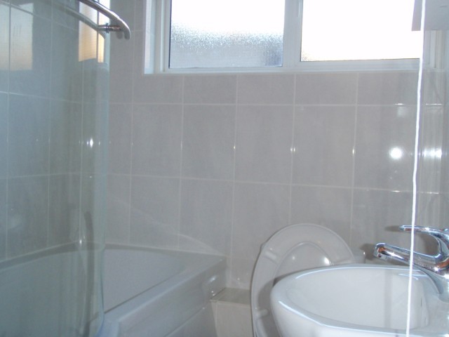  Image of 4 bedroom Flat to rent in Peterborough Road London SW6 at Fulham  London, SW6 3BT