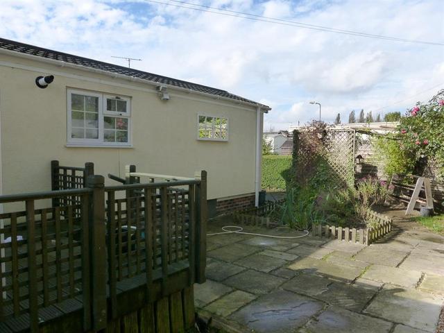  Image of 1 bedroom Detached house for sale in Peters Avenue London Colney St. Albans AL2 at Peters Avenue London Colney St. Albans, AL2 1NQ