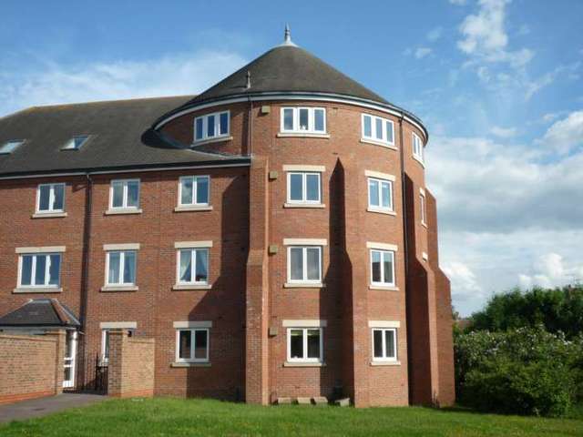  Image of 2 bedroom Flat to rent in Michaels Mews Aylesbury HP19 at Phoenix House, Michaels Mews Fairford Leys Aylesbury, HP19 7GH