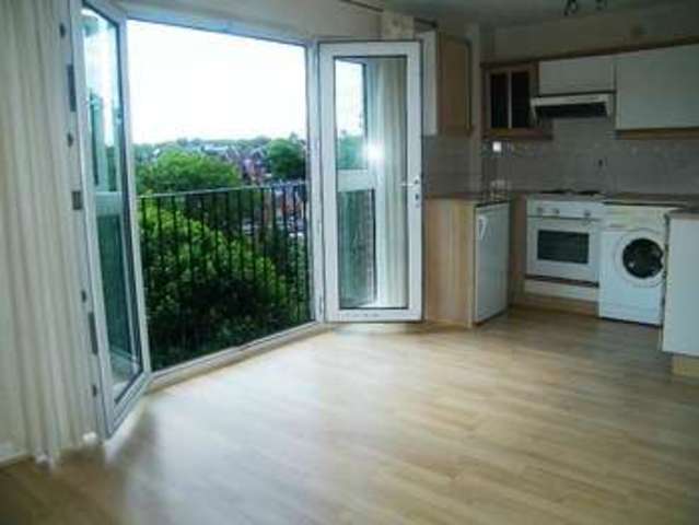  Image of 1 bedroom Flat to rent in Westridge Road Southampton SO17 at 17 Westridge Road  Southampton, SO17 2HP