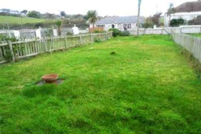  Image of 2 bedroom Bungalow to rent in Castle Drive Praa Sands Penzance TR20 at Penzance, TR20 9TG