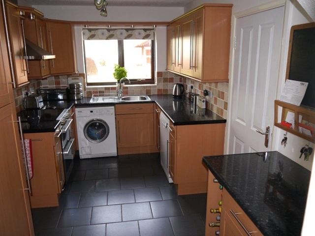  Image of 4 bedroom Detached house to rent in Edgecote Great Holm Milton Keynes MK8 at Edgecote Great Holm Milton keynes, MK8 9ER