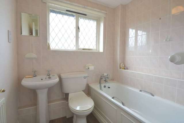  Image of 4 bedroom Detached house for sale in Berndene Rise Princes Risborough HP27 at Berndene Rise  Princes Risborough, HP27 9HF