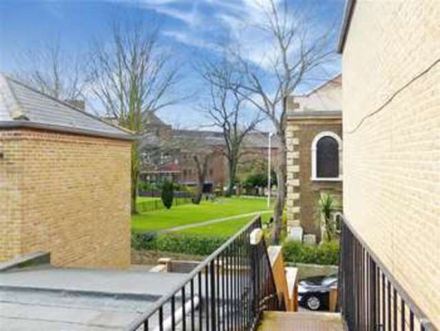  Image of 2 bedroom Flat for sale in Princes Street Gravesend DA11 at Gravesend Kent Gravesend, DA11 0DN