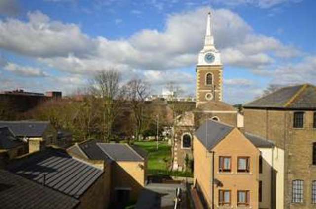  Image of 2 bedroom Flat for sale in Princes Street Gravesend DA11 at Gravesend Kent Gravesend, DA11 0DN