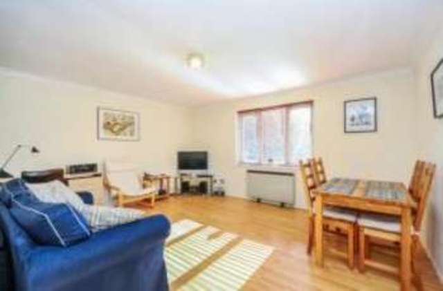  Image of 1 bedroom Flat for sale in Puller Road Barnet EN5 at High Barnet  High Barnet, EN5 4HQ