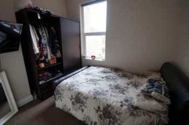  Image of 2 bedroom Flat for sale in Quantock Road Weston-super-Mare BS23 at Quantock Road  Weston-Super-Mare, BS23 4DU