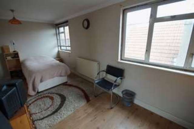  Image of 1 bedroom Flat for sale in Quantock Road Weston-super-Mare BS23 at Quantock Road  Weston-Super-Mare, BS23 4DU