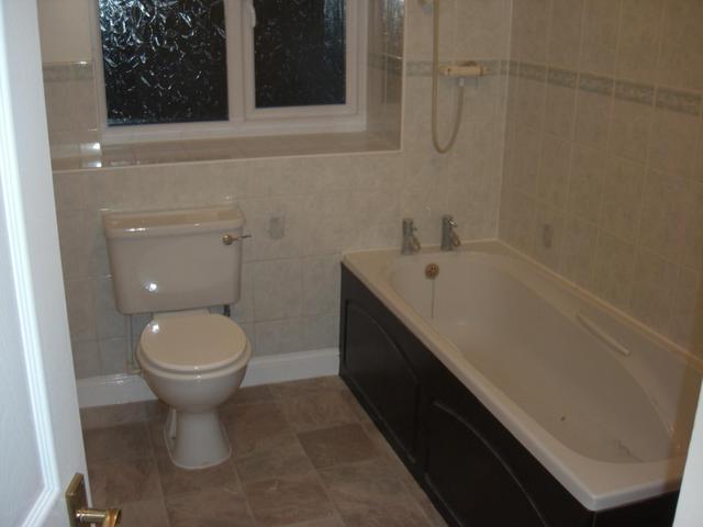  Image of 2 bedroom Flat to rent in Queens Acre Queens Road High Wycombe HP13 at Queens Road  High Wycombe, HP13 6AL