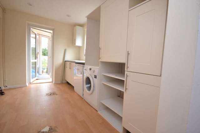  Image of 4 bedroom Semi-Detached house to rent in Radnor Road Earley Reading RG6 at Radnor Road  Reading, RG6 7NP