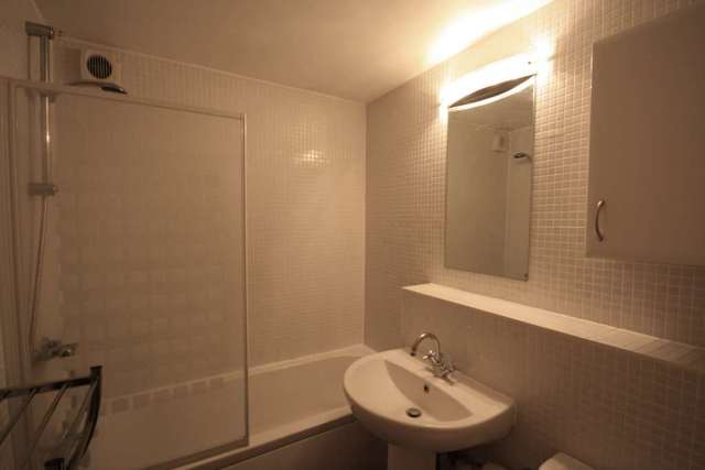  Image of 1 bedroom Flat to rent in Stock Road Billericay CM12 at Radstocks  Billericay, CM12 0AD