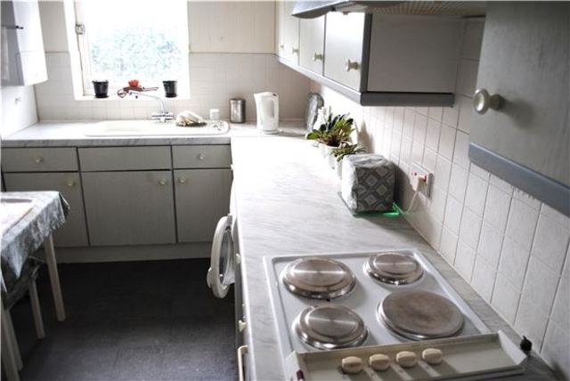  Image of 2 bedroom Flat for sale in Buckhurst Road Bexhill-on-Sea TN40 at East Sussex, TN40 1QE