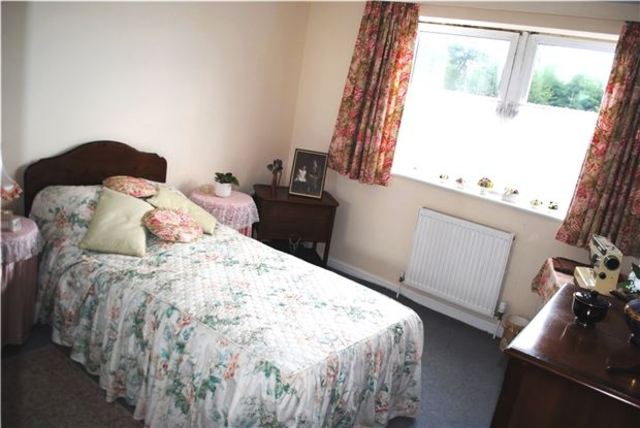  Image of 2 bedroom Flat for sale in Buckhurst Road Bexhill-on-Sea TN40 at East Sussex, TN40 1QE