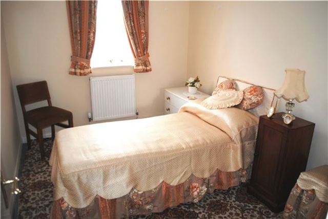  Image of 2 bedroom Flat for sale in Buckhurst Road Bexhill-on-Sea TN40 at East Sussex, TN40 1QE