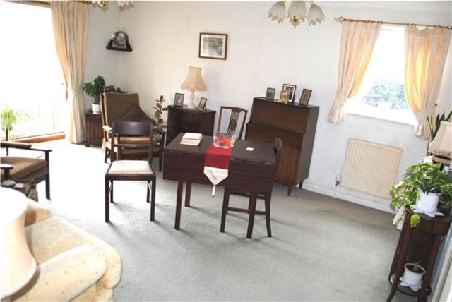  Image of 2 bedroom Flat for sale in Buckhurst Road Bexhill-on-Sea TN40 at East Sussex, TN40 1QE