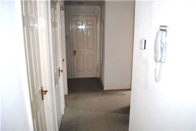  Image of 2 bedroom Flat for sale in Buckhurst Road Bexhill-on-Sea TN40 at East Sussex, TN40 1QE