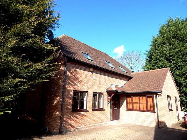  Image of 5 bedroom Detached house to rent in Reading Road Chineham Basingstoke RG24 at Chineham  Basingstoke, RG24 8LP