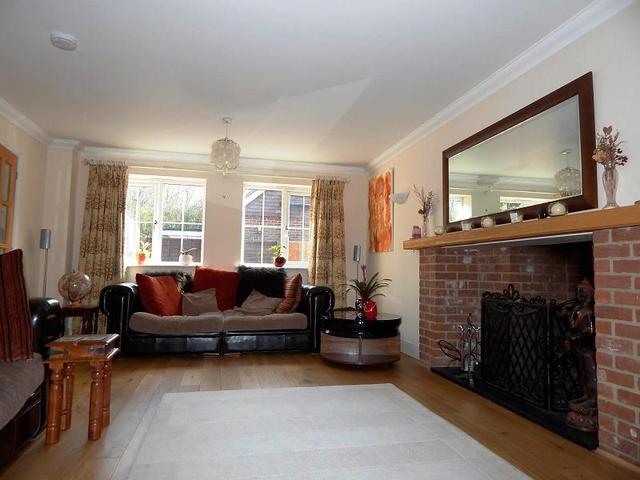  Image of 5 bedroom Detached house to rent in Reading Road Chineham Basingstoke RG24 at Chineham  Basingstoke, RG24 8LP