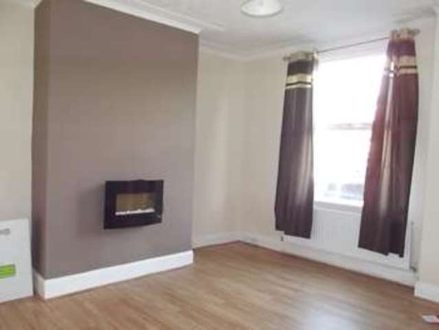  Image of 2 bedroom End of Terrace to rent in Recreation Grove Leeds LS11 at Holbeck Leeds West Yorkshire, LS11 0AT