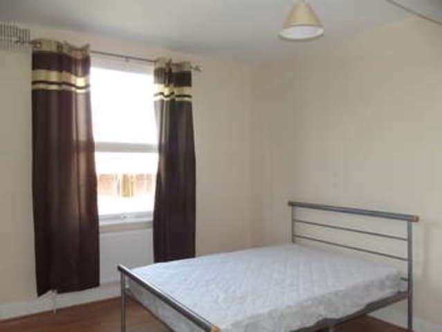  Image of 2 bedroom End of Terrace to rent in Recreation Grove Leeds LS11 at Holbeck Leeds West Yorkshire, LS11 0AT