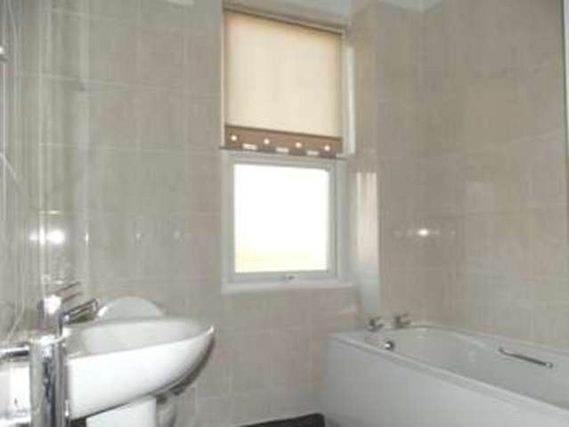  Image of 2 bedroom End of Terrace to rent in Recreation Grove Leeds LS11 at Holbeck Leeds West Yorkshire, LS11 0AT