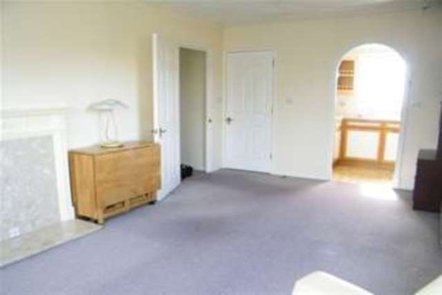  Image of 1 bedroom Flat to rent in Linkfield Lane Redhill RH1 at Redhill, RH1 1TB