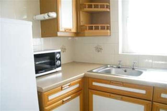  Image of 1 bedroom Flat to rent in Linkfield Lane Redhill RH1 at Redhill, RH1 1TB