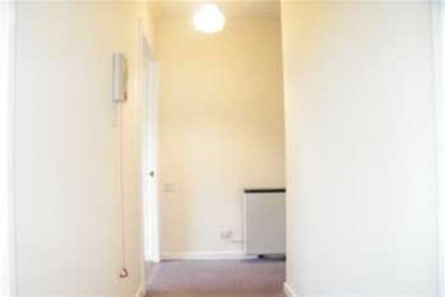 Image of 1 bedroom Flat to rent in Linkfield Lane Redhill RH1 at Redhill, RH1 1TB