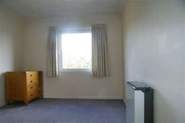  Image of 1 bedroom Flat to rent in Linkfield Lane Redhill RH1 at Redhill, RH1 1TB