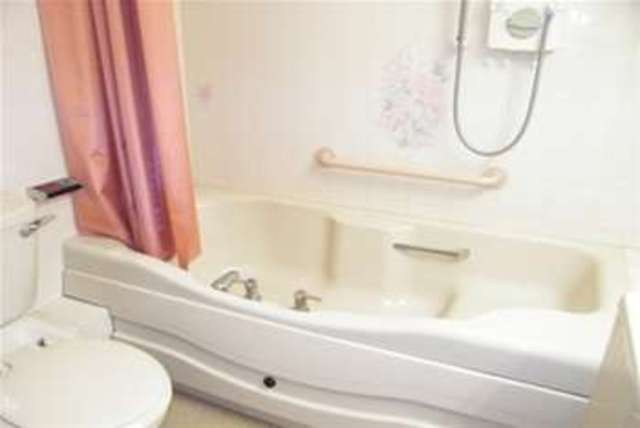  Image of 1 bedroom Flat to rent in Linkfield Lane Redhill RH1 at Redhill, RH1 1TB