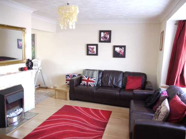  Image of 3 bedroom Detached house for sale in Redvers Road Bracknell RG12 at Redvers Road  Bracknell, RG12 7JS