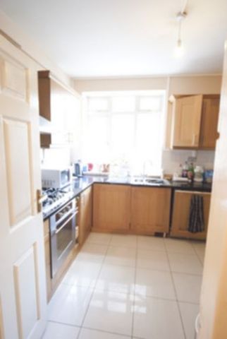  Image of House Share to rent in Adelaide Road London NW3 at Adelaide Road  London, NW3 5EE
