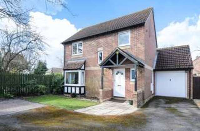 Image of 3 bedroom Detached house for sale in Reubens Crescent Tadley RG26 at Reubens Crescent  Tadley, RG26 3AH