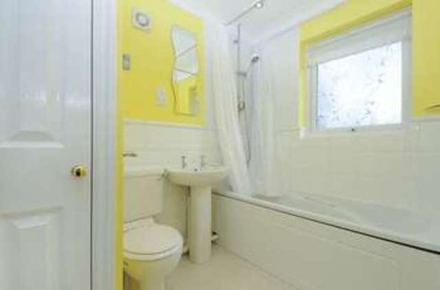  Image of 3 bedroom Detached house for sale in Reubens Crescent Tadley RG26 at Reubens Crescent  Tadley, RG26 3AH