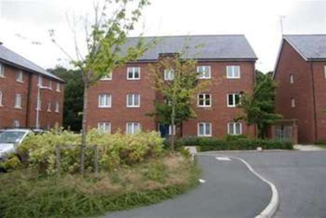  Image of 2 bedroom Flat to rent in Ribblehead Court Radcliffe Manchester M26 at Manchester, M26 1QR