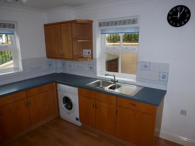  Image of 4 bedroom Detached house to rent in Richmond Place Eastbourne BN21 at Eastbourne, BN21 2NQ