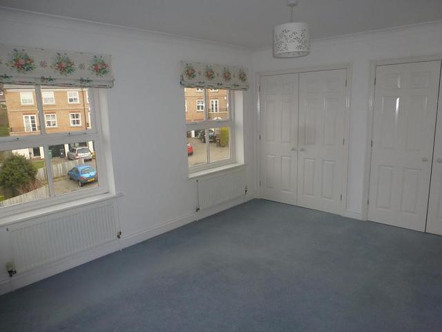  Image of 4 bedroom Detached house to rent in Richmond Place Eastbourne BN21 at Eastbourne, BN21 2NQ