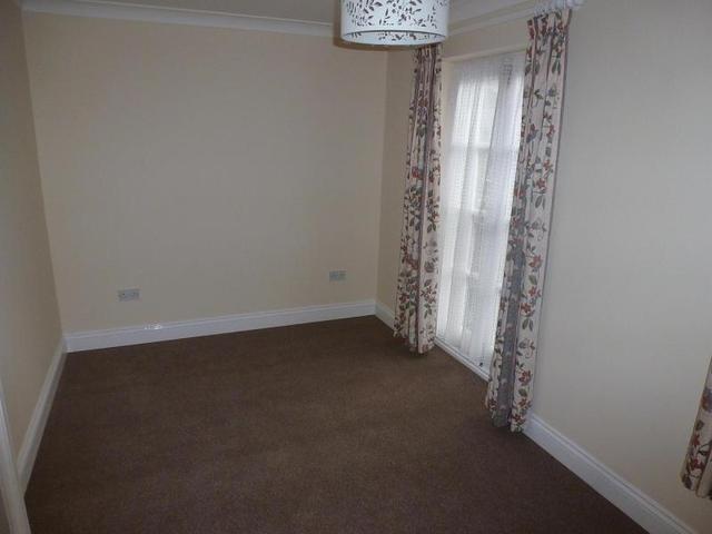  Image of 4 bedroom Detached house to rent in Richmond Place Eastbourne BN21 at Eastbourne, BN21 2NQ