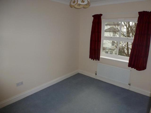  Image of 4 bedroom Detached house to rent in Richmond Place Eastbourne BN21 at Eastbourne, BN21 2NQ