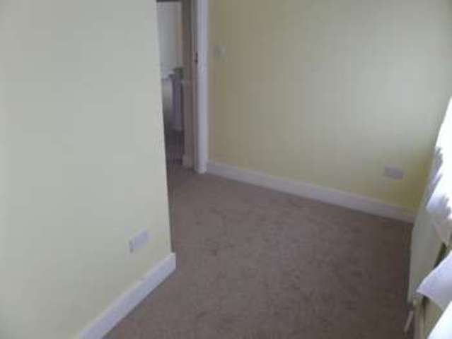  Image of 2 bedroom Flat to rent in Riviera Drive Southend-on-Sea SS1 at Riviera Drive  Southend-On-Sea, SS1 2QH
