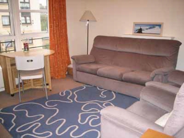  Image of 2 bedroom Flat to rent in Rodney Place Edinburgh EH7 at Canonmills Edinburgh Edinburgh, EH7 4FR