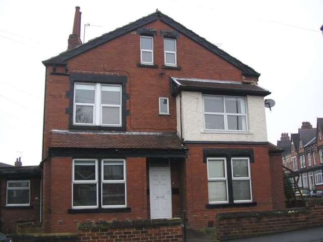  Image of 1 bedroom Studio flat to rent in Roman Terrace Leeds LS8 at Roundhay Roundhay Leeds, LS8 2DU