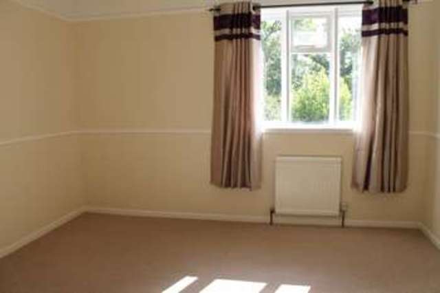  Image of 3 bedroom Semi-Detached house to rent in Rosebery Road Great Plumstead Norwich NR13 at Great Plumstead Norwich Great Plumstead, NR13 5EA