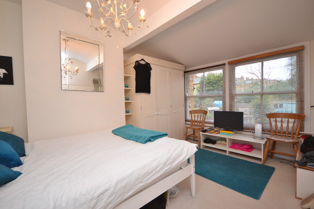  Image of 2 bedroom Property to rent in Rosebery Road London N10 at Muswell Hill, N10 2LH